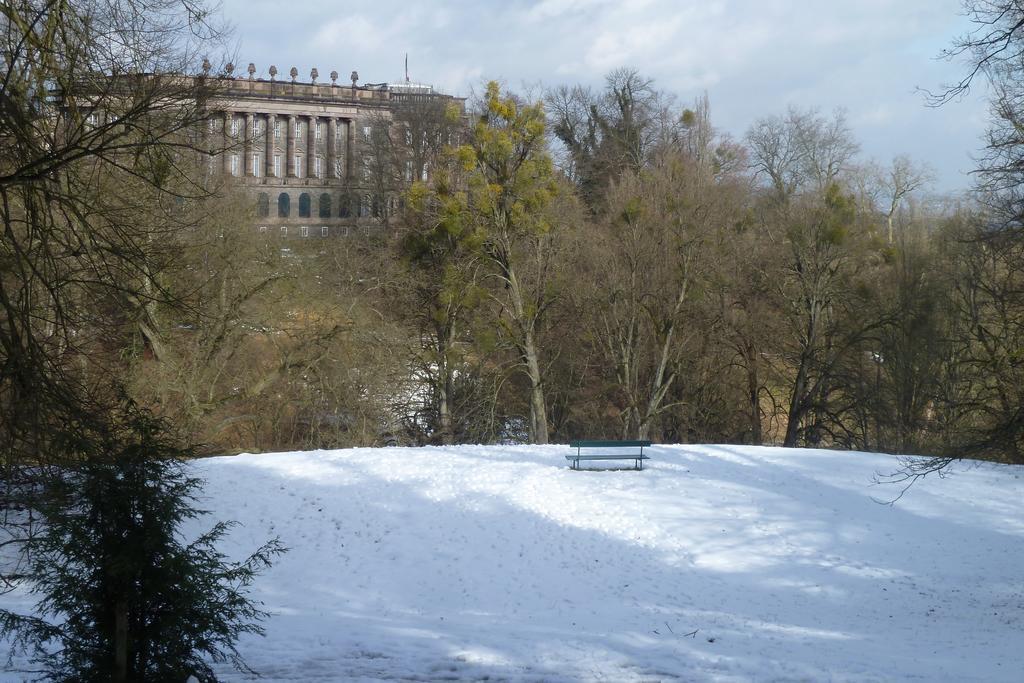 Vorderer Westen Kassel Bilik gambar